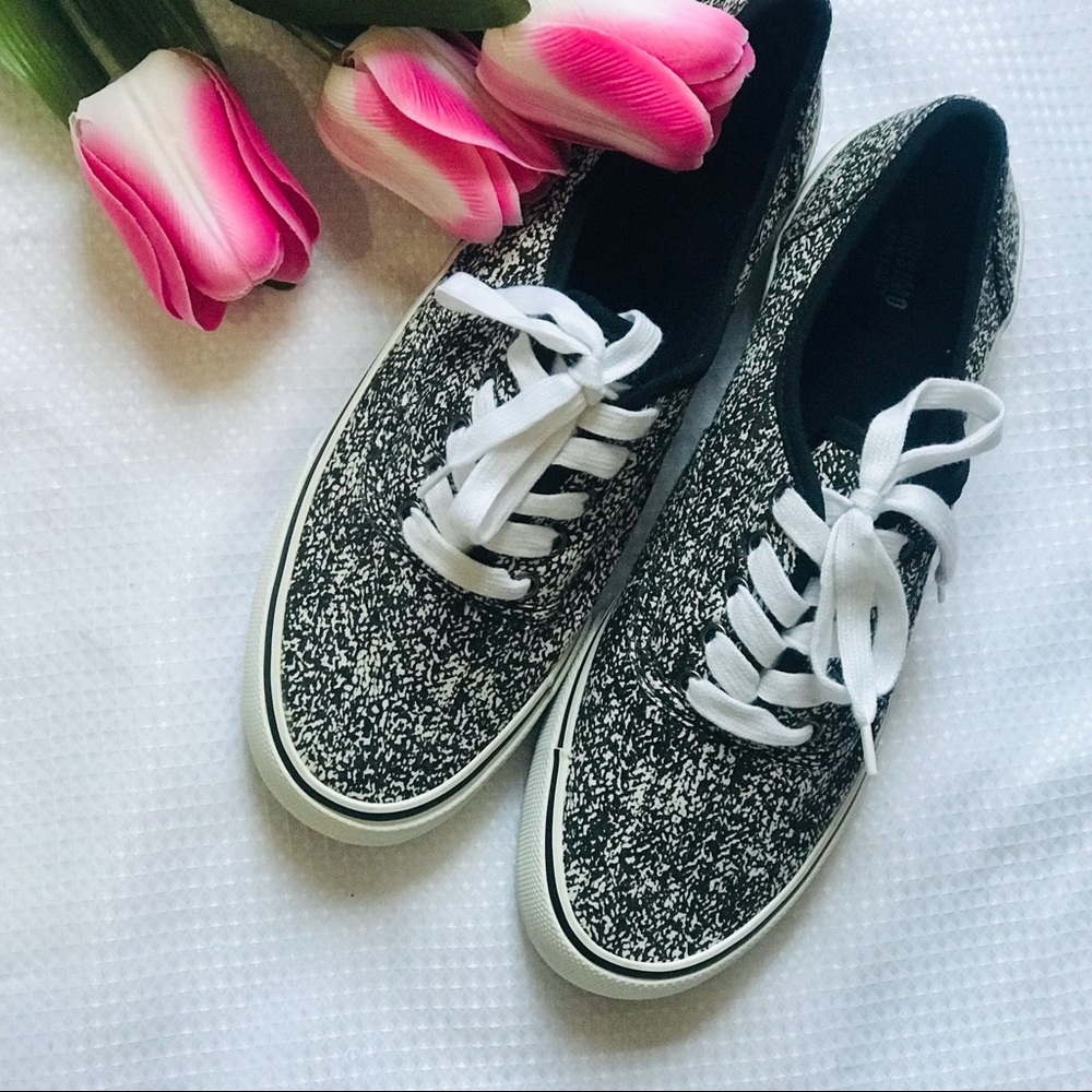 🎈New Mossimo Supply Co Sneakers